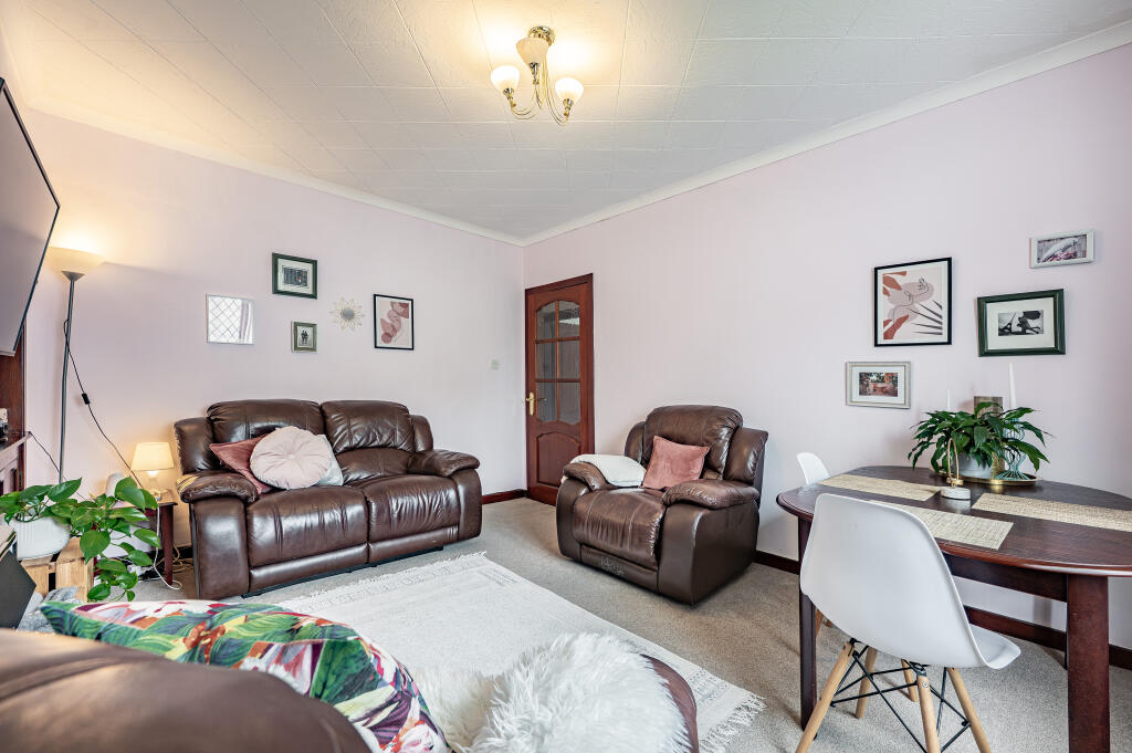 Apartment in Glasgow, Carmyle - More