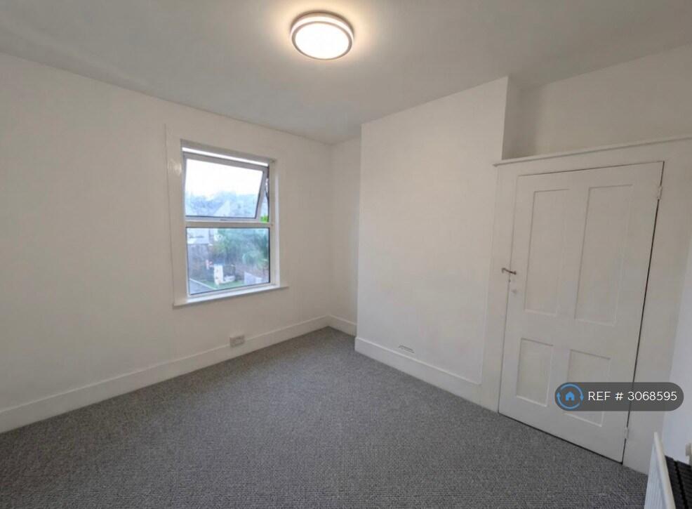 Apartment in Canterbury - View 5