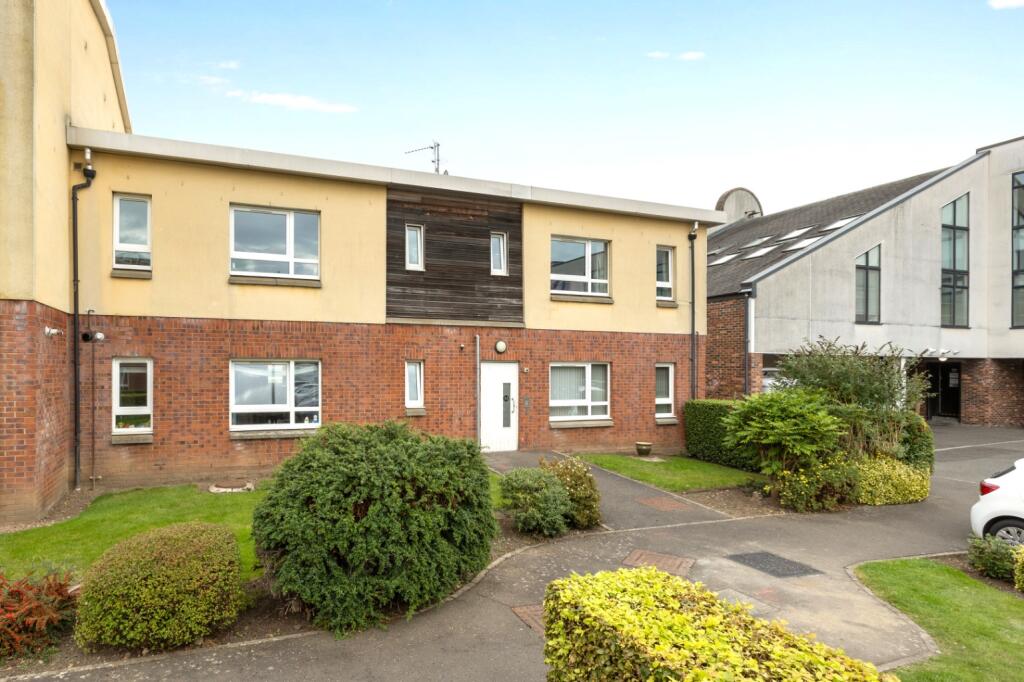 Main image of property: 34/4 New Mart Place, Edinburgh, EH14 1TX