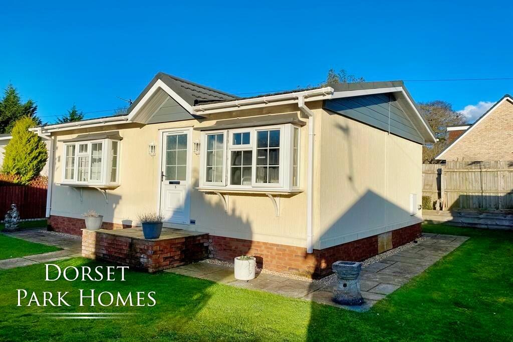 1-bed caravan on London Tavern Park, Lindford Road, Poulner, Ringwood, Hampshire, £180,000