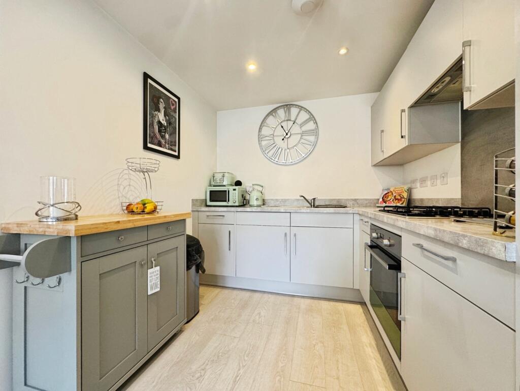 Apartment in Binfield, Bracknell Forest - More