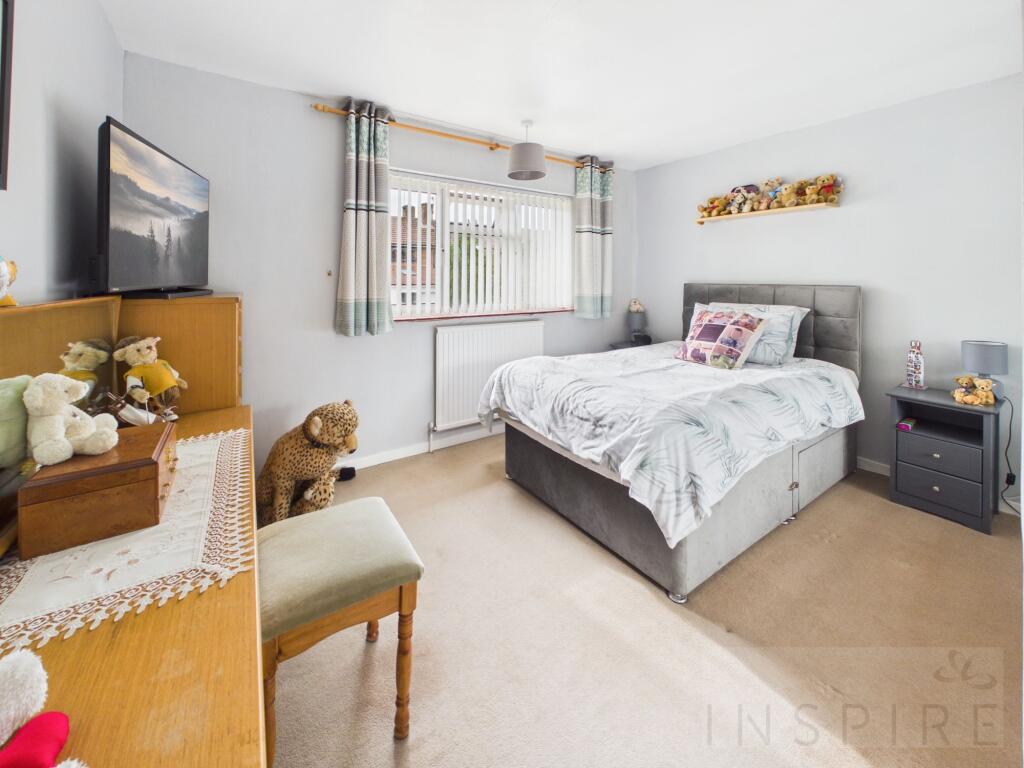 House in Crawley, Worth - View 3