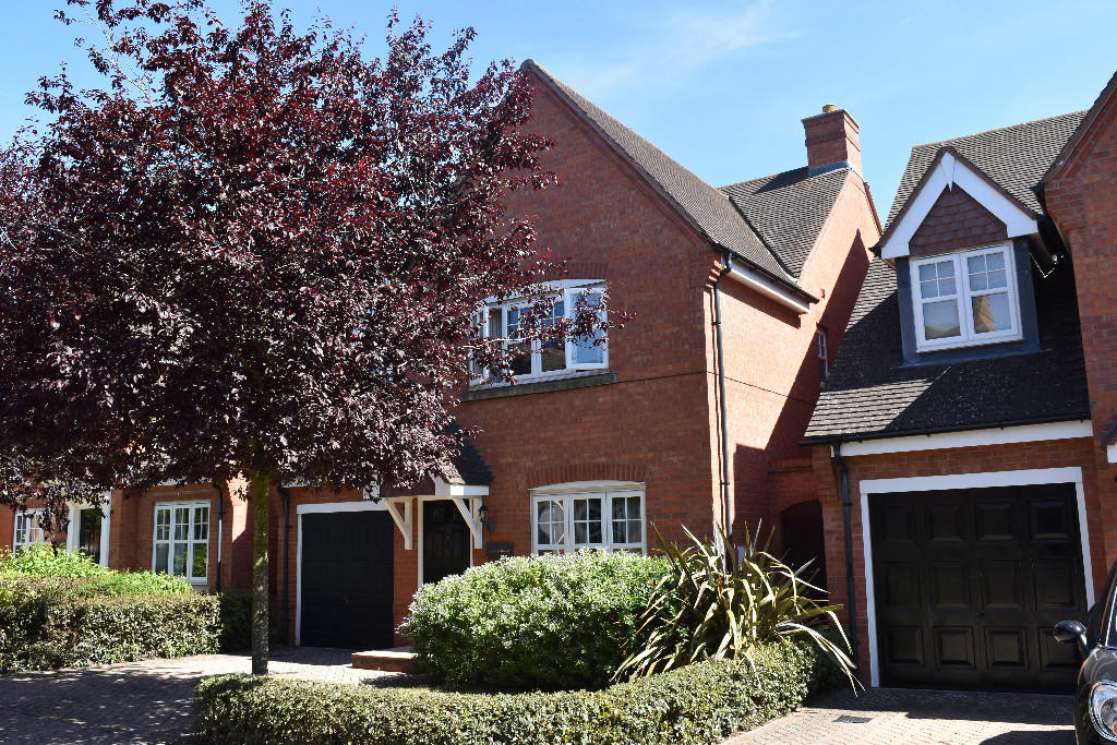 Main image of property: The Avenue, Stratford-Upon-Avon, CV37 0RH