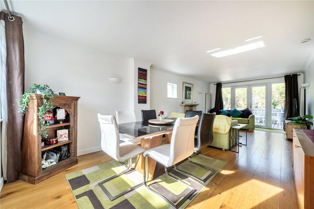 House in Maidenhead, Windsor and Maidenhead - More