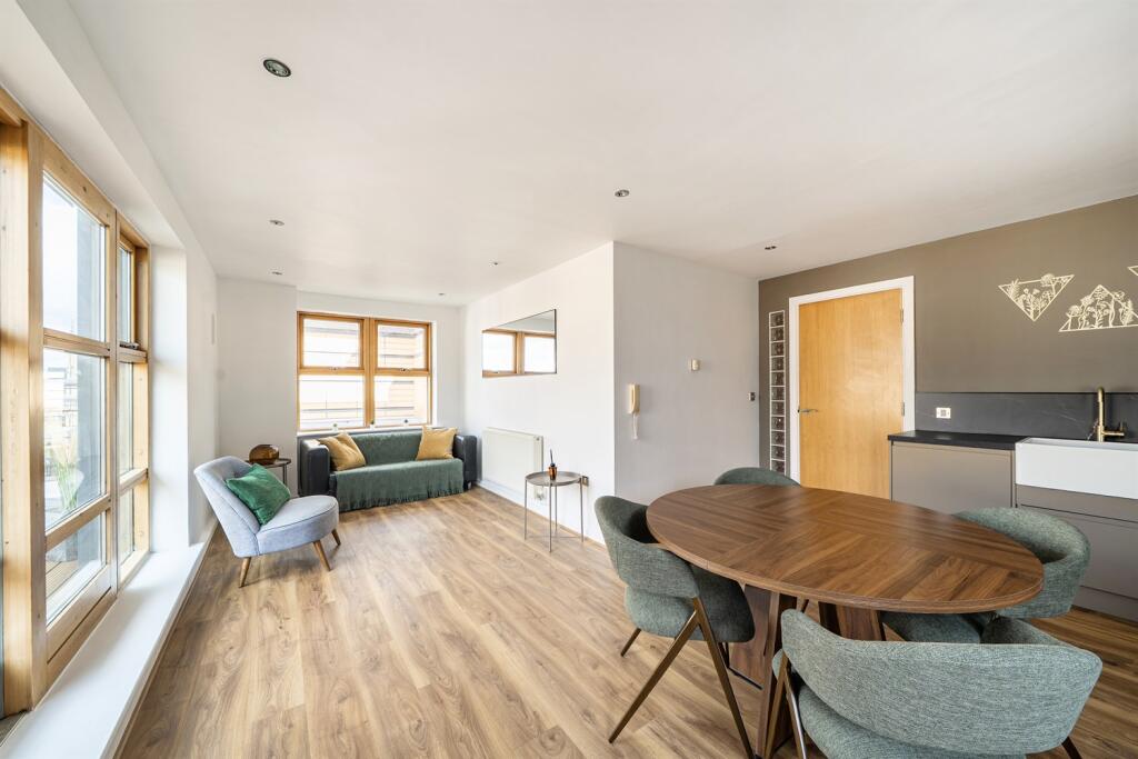 Balmoral Place, Bowman Lane, Leeds photo 4