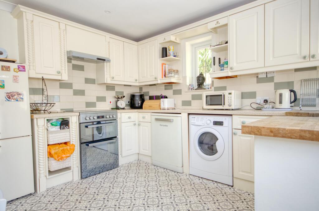 House in Southampton - More