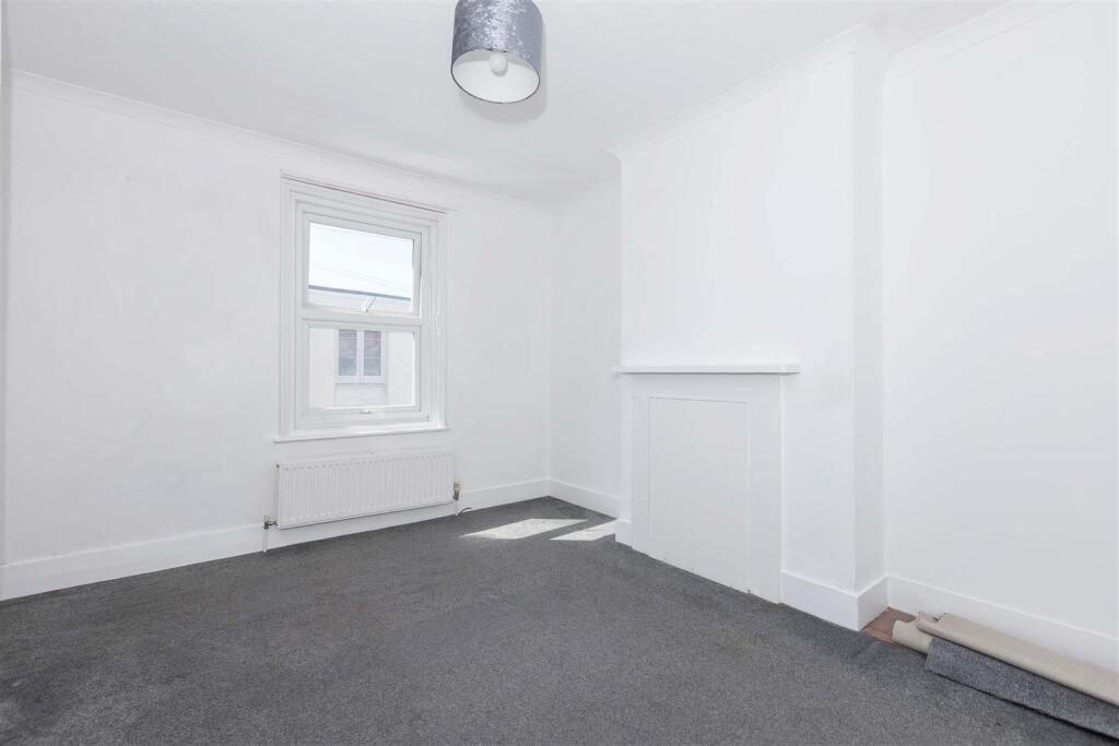 Station Road, Worthing - More