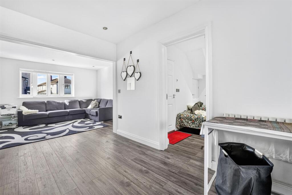 House in London - View 5