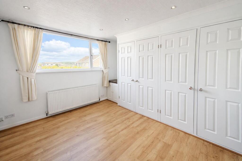House in Calderdale, Illingworth - More
