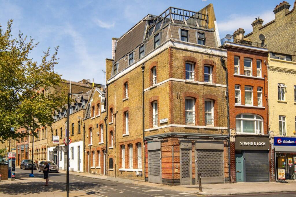 Main image of property: 230a Borough High Street, London, SE1 1JX
