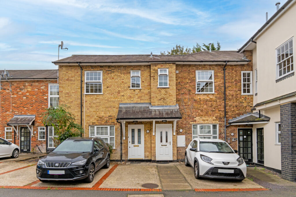 1-bed apartment on Station Road, Bishop's Stortford, Hertfordshire, CM23, £165,000