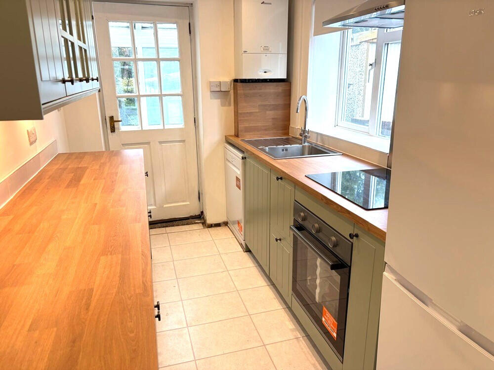 House in Leeds, West Yorkshire - View 4