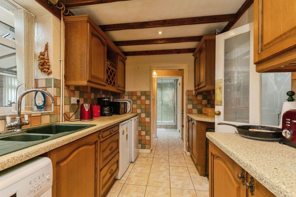 House in Bristol, Cribbs Causeway, Almondsbury - More