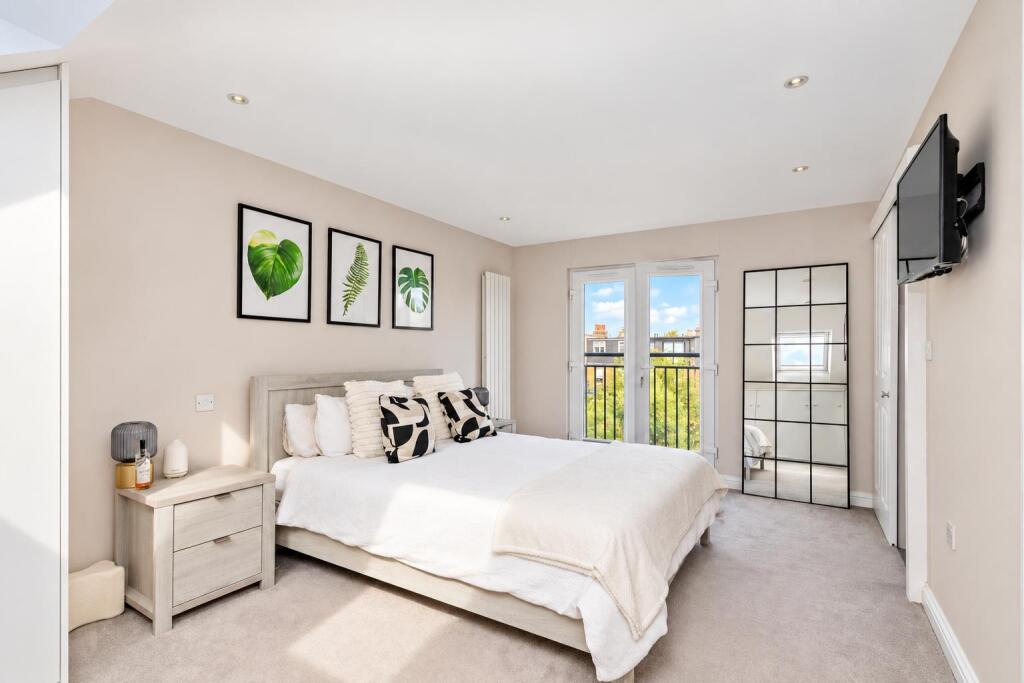 House in London - View 2