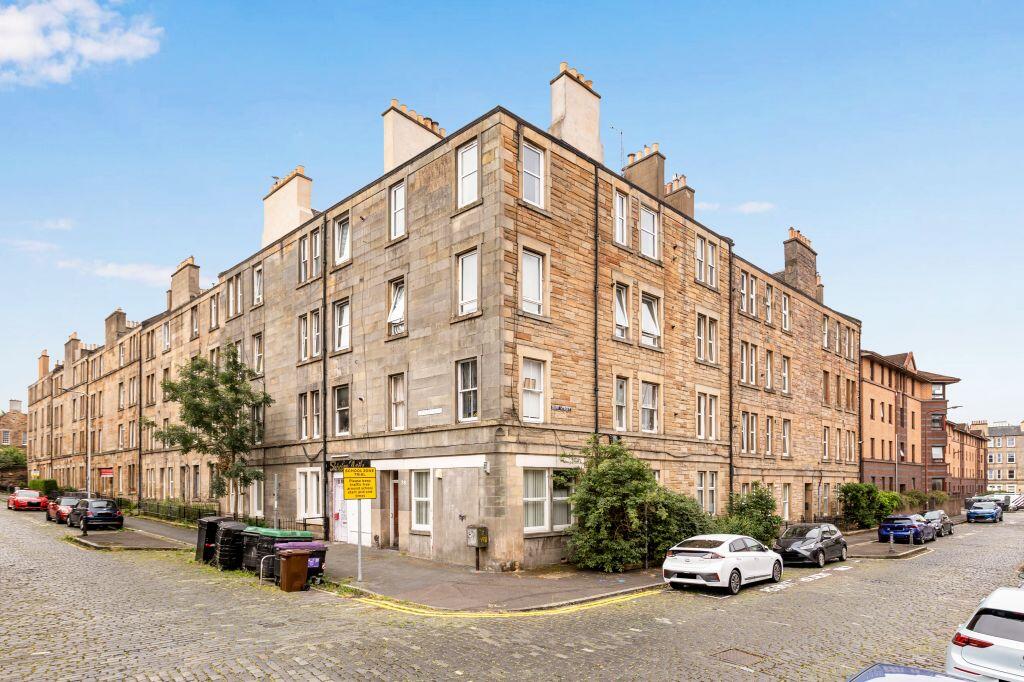 Main image of property: 28/5 Cathcart Place, Edinburgh, EH11 2HE