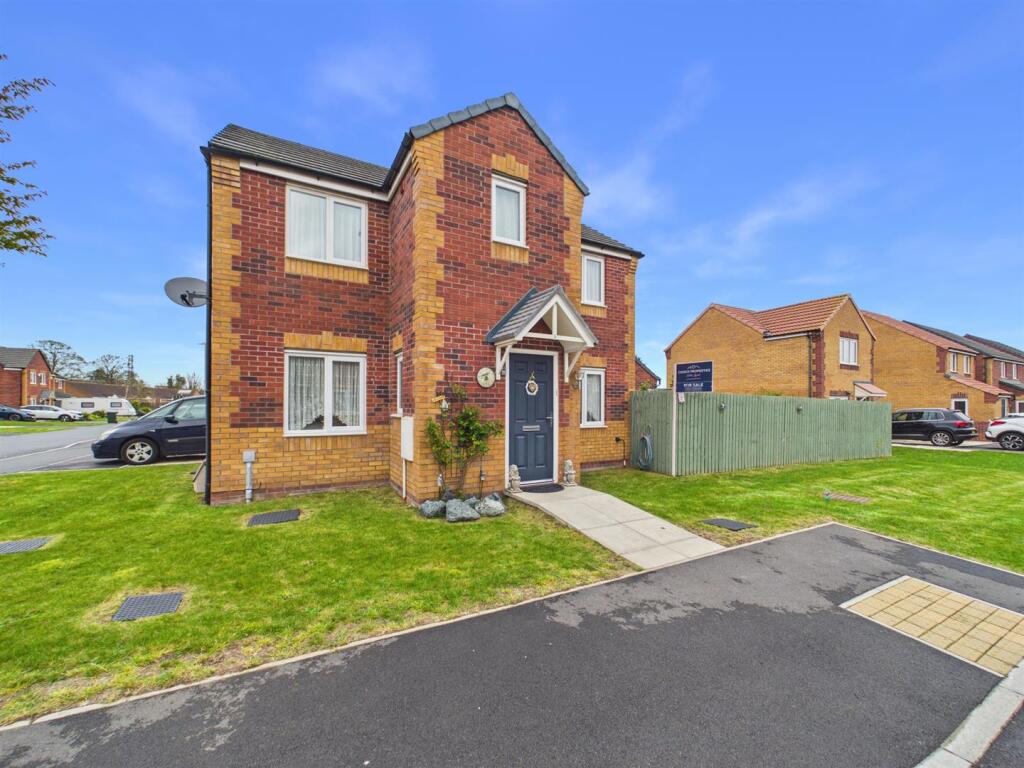 3-bed detached on Coggle Close, Louth, £215,000