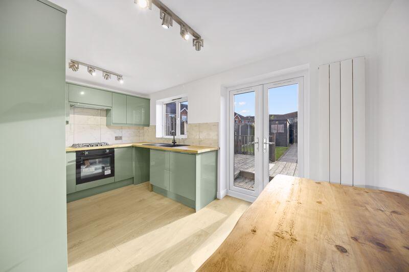 10, Wain Avenue photo 2