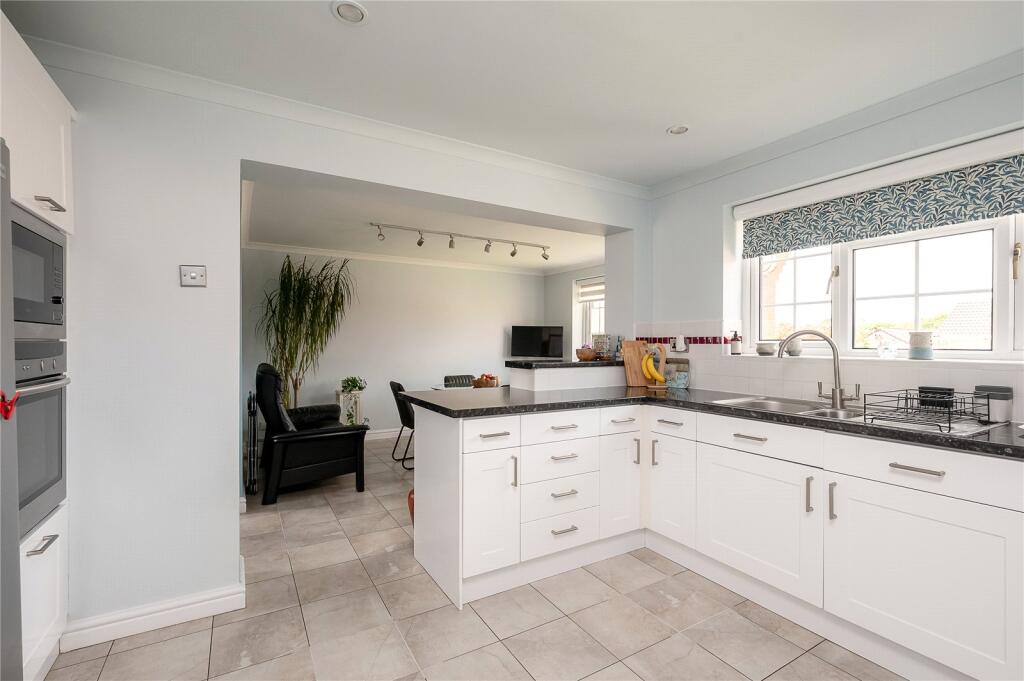 Rochester Wynd, Leeds, LS17 photo 3