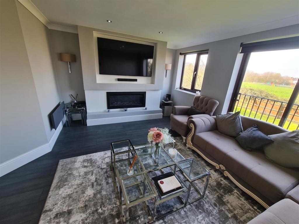 Apartment in Romford - View 5