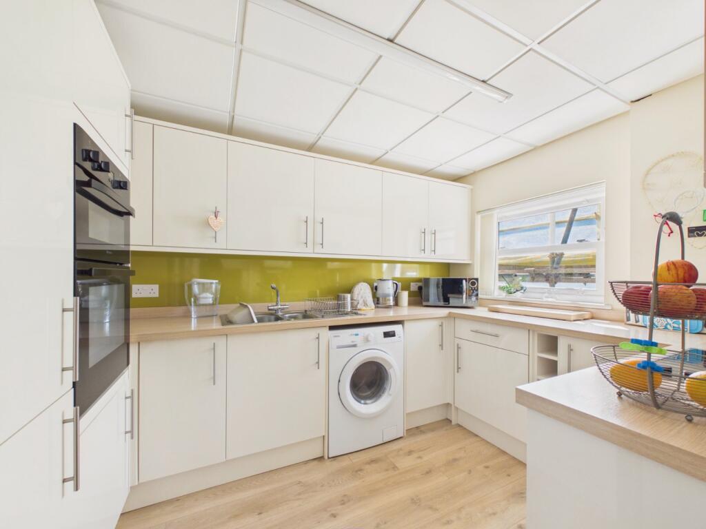 Apartment in Folkestone, Foord - View 4
