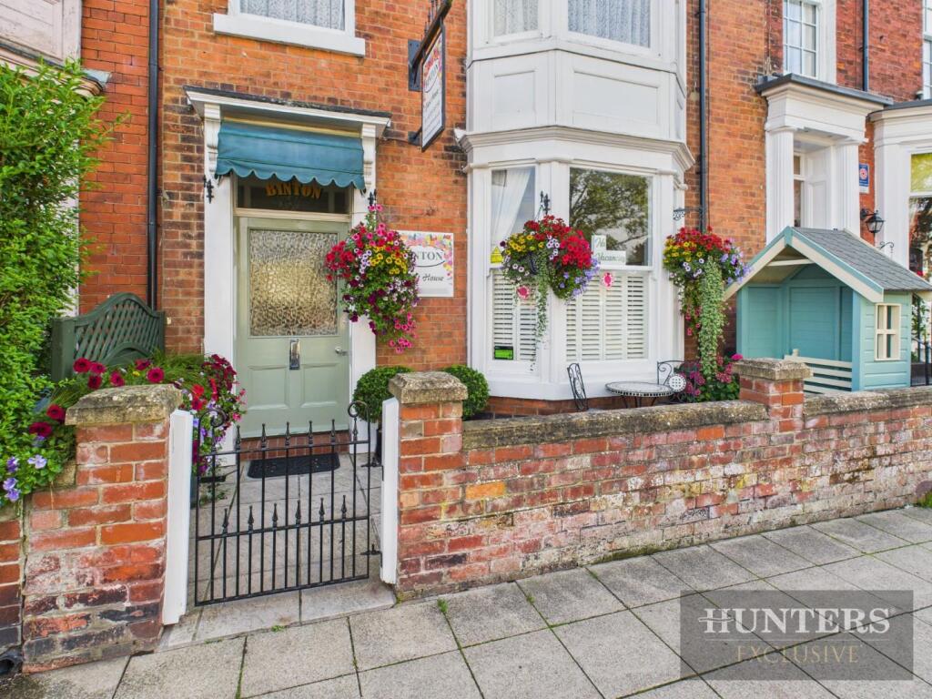 9 bedroom terraced house for sale in West Avenue, Filey, YO14
