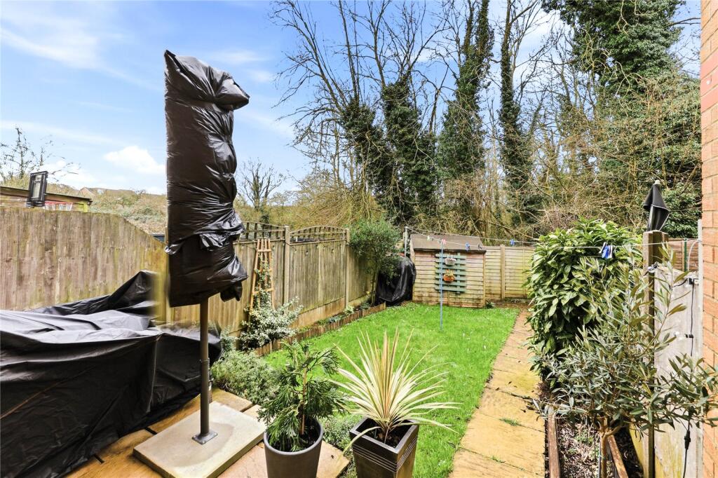 Willow Way, Toddington, Bedfordshire, LU5 photo 4