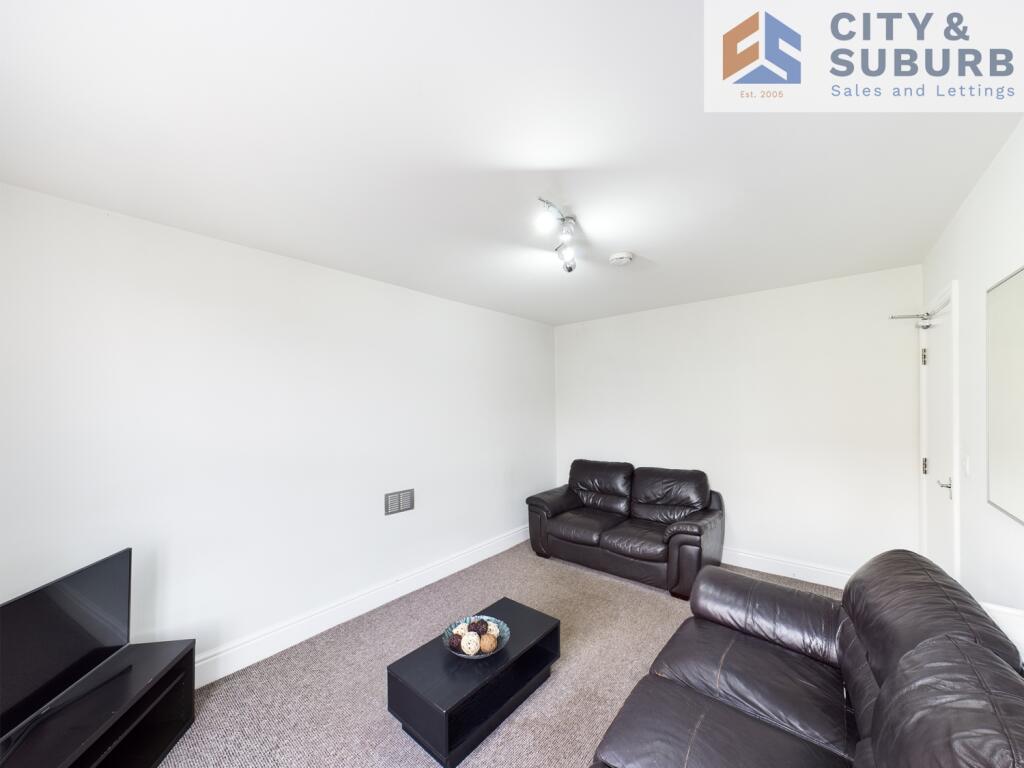 3 bedroom ground floor flat for rent