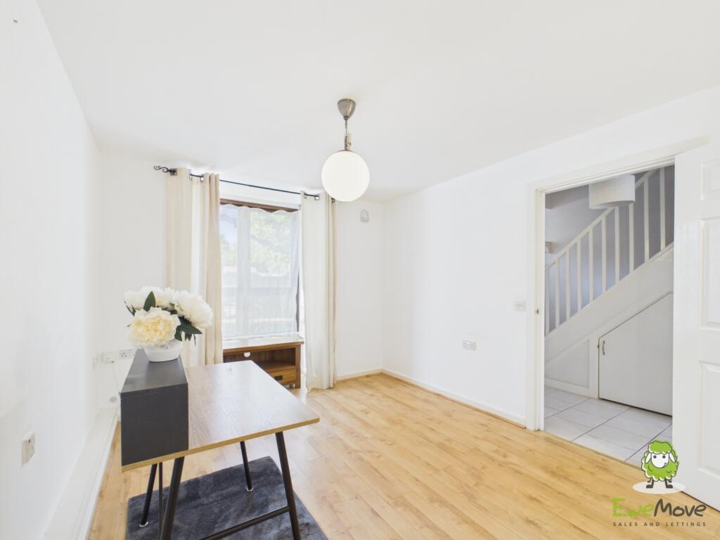 House in Basingstoke and Deane, Basingstoke - More