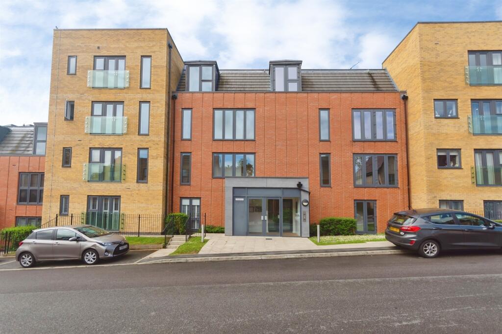 Main image of property: New House Farm Drive, Northfield, Birmingham