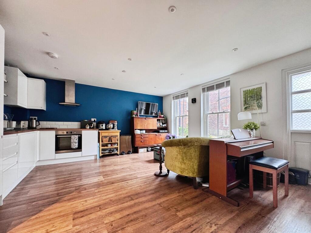 Apartment in Aylesbury, Buckinghamshire - View 2