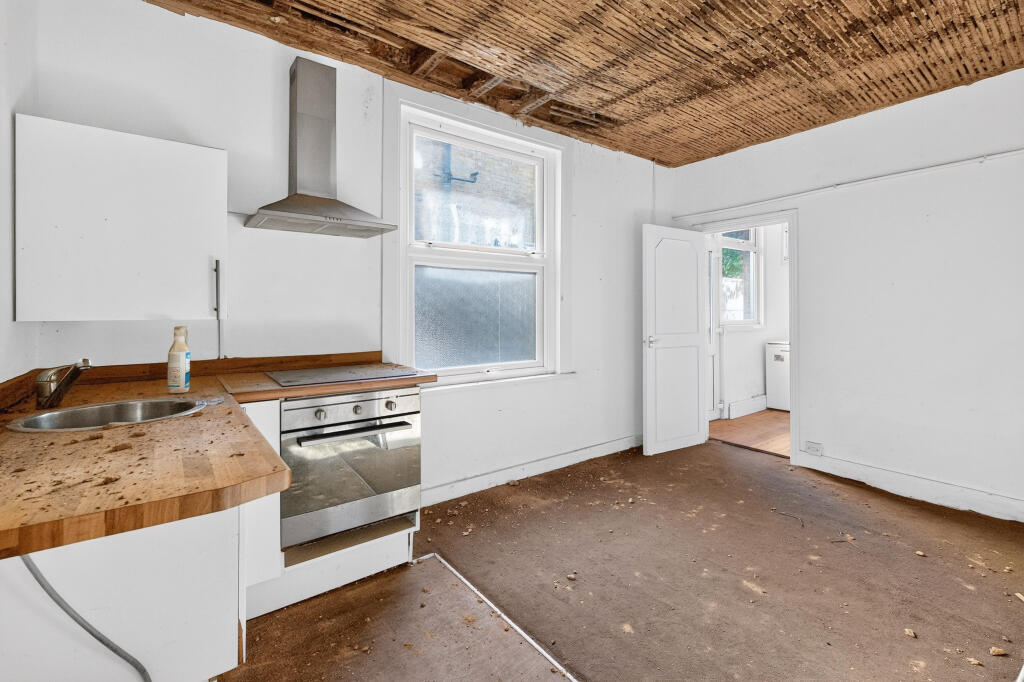 Flat 2, 6 Hastings Road, Southend-on-Sea, SS1 2DR photo 3