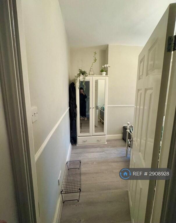 1 bedroom house share for rent