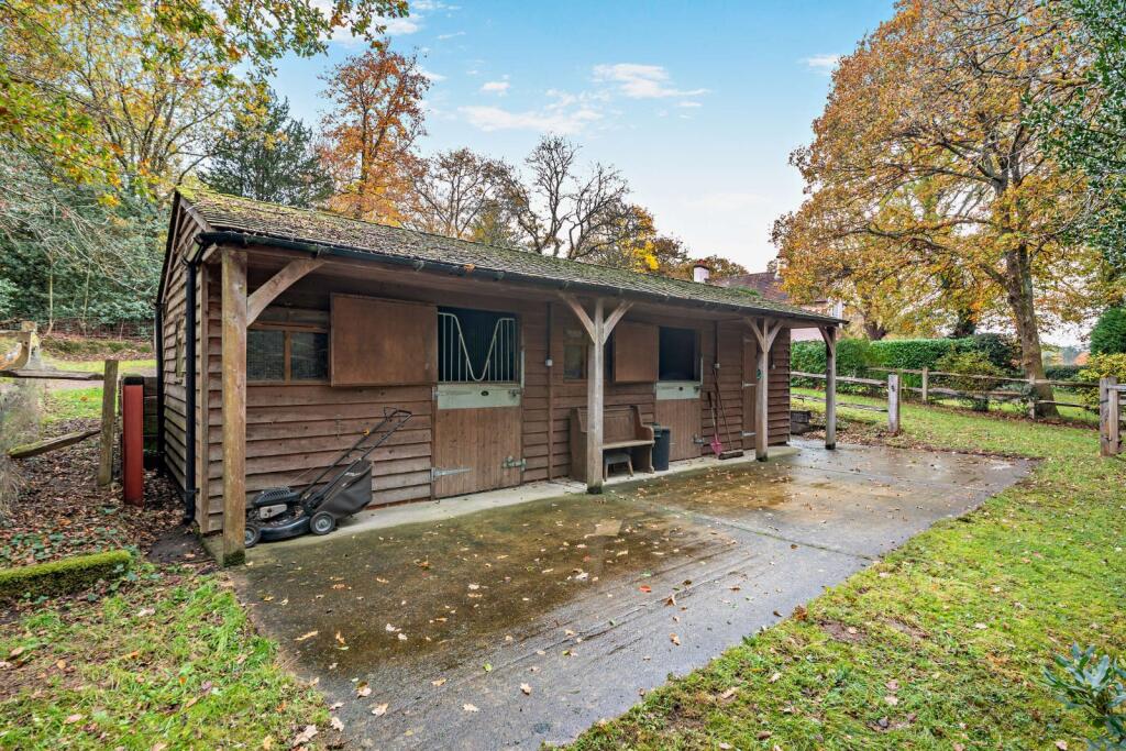Tilford Road, Tilford, Farnham, Surrey photo 4