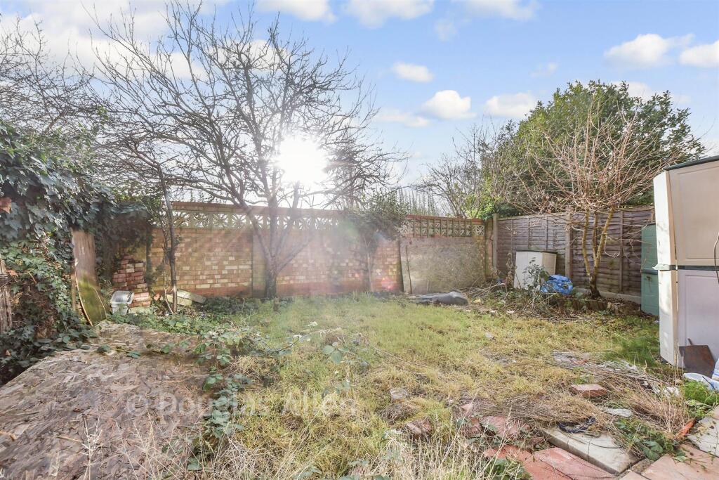 Chevers Pawen, Basildon, Essex photo 2