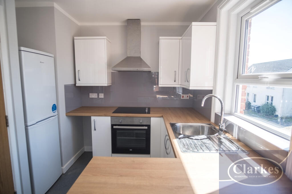 Apartment in Bournemouth, Winton - View 3
