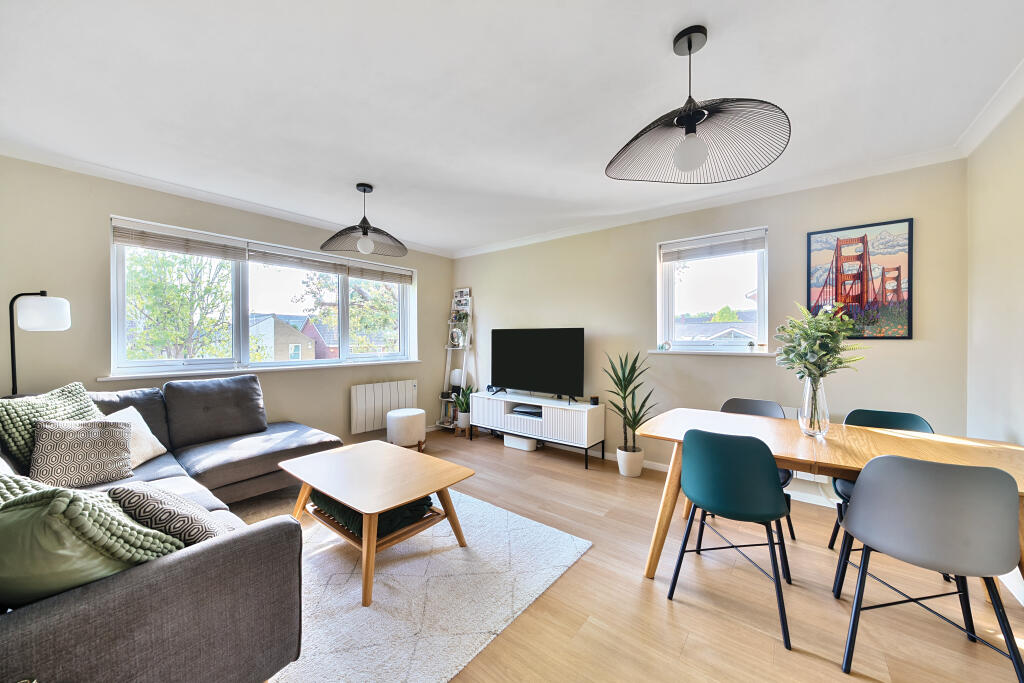 Maplehurst Close, Kingston Upon Thames, KT1 - View 3