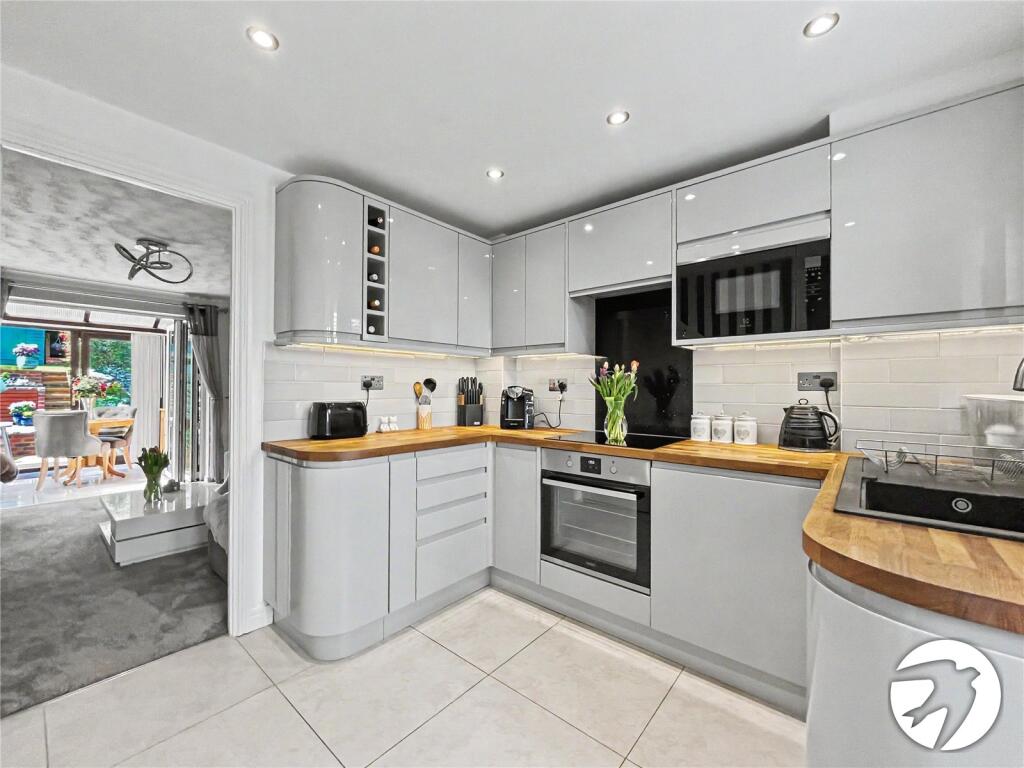 House in Chatham, Wayfield - View 2