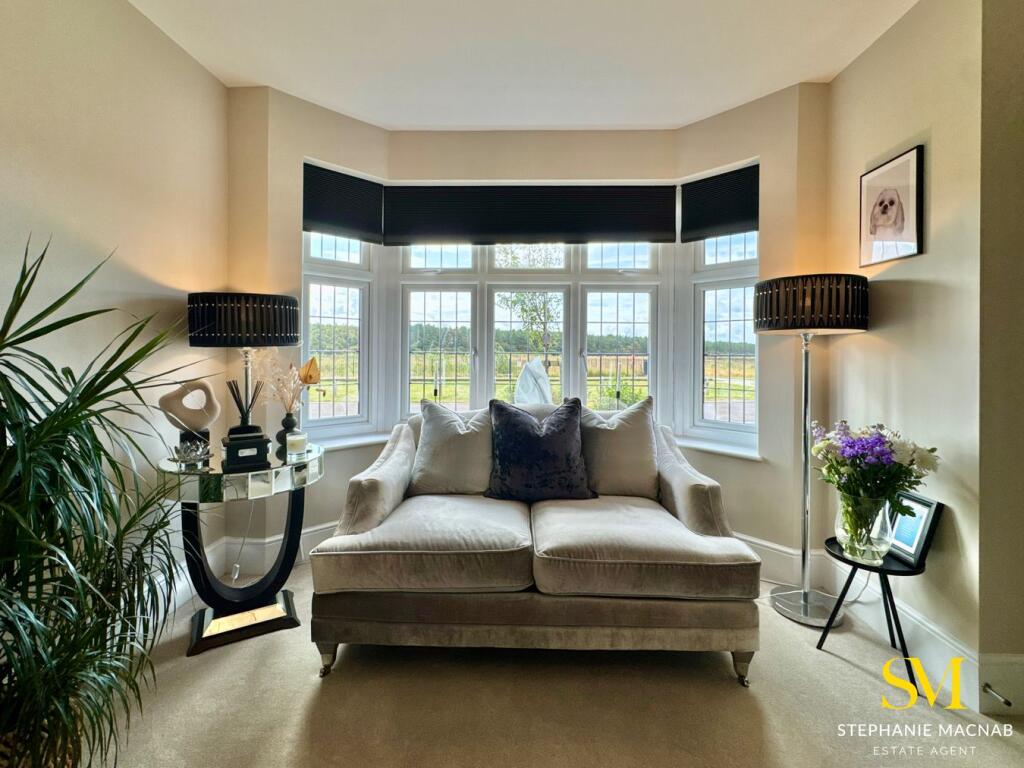 House in Sefton, Formby - More