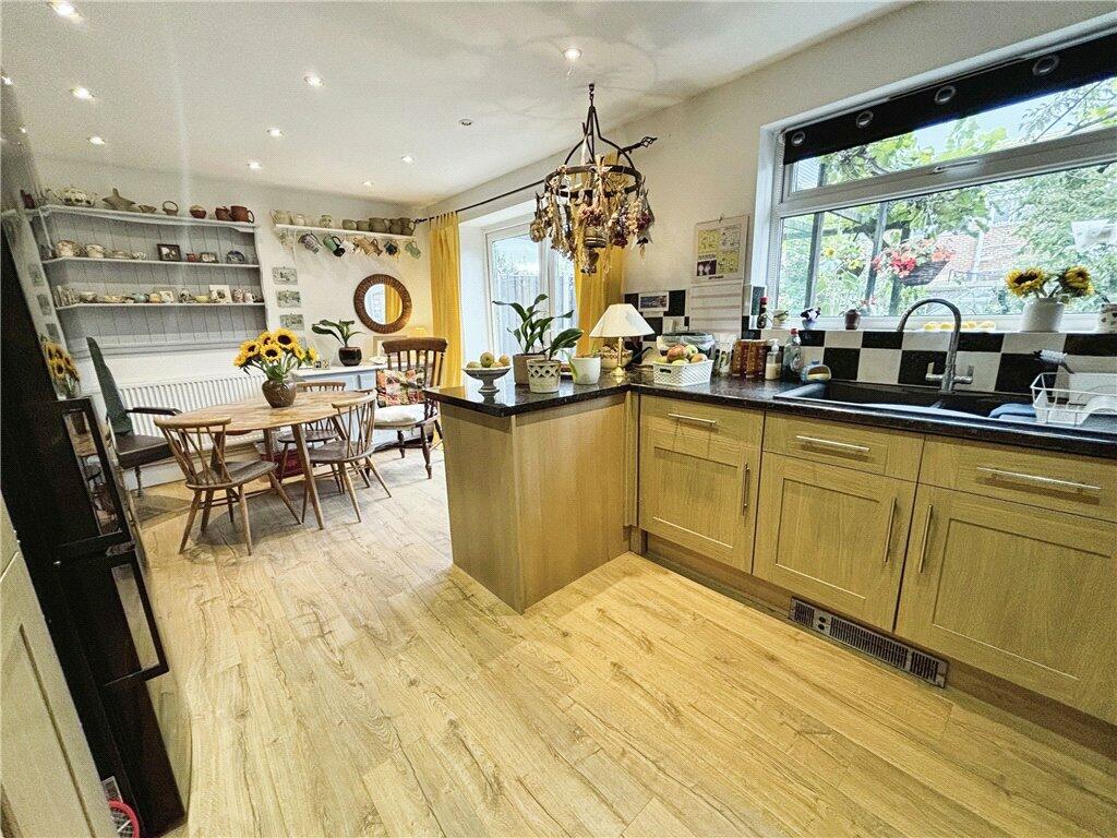 House in Sandown, Lake - View 5