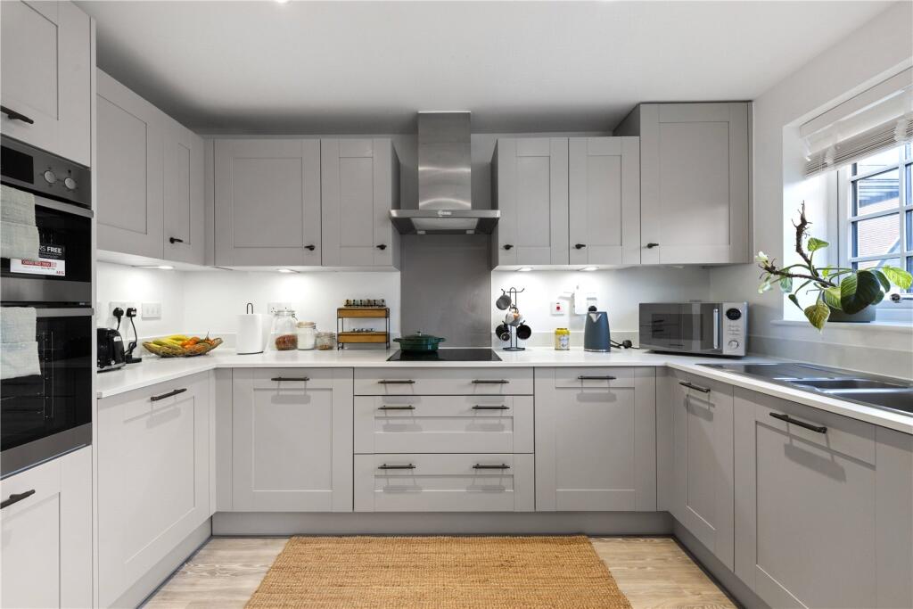 Fallow Close, Ewhurst, Cranleigh, Surrey, GU6 photo 4