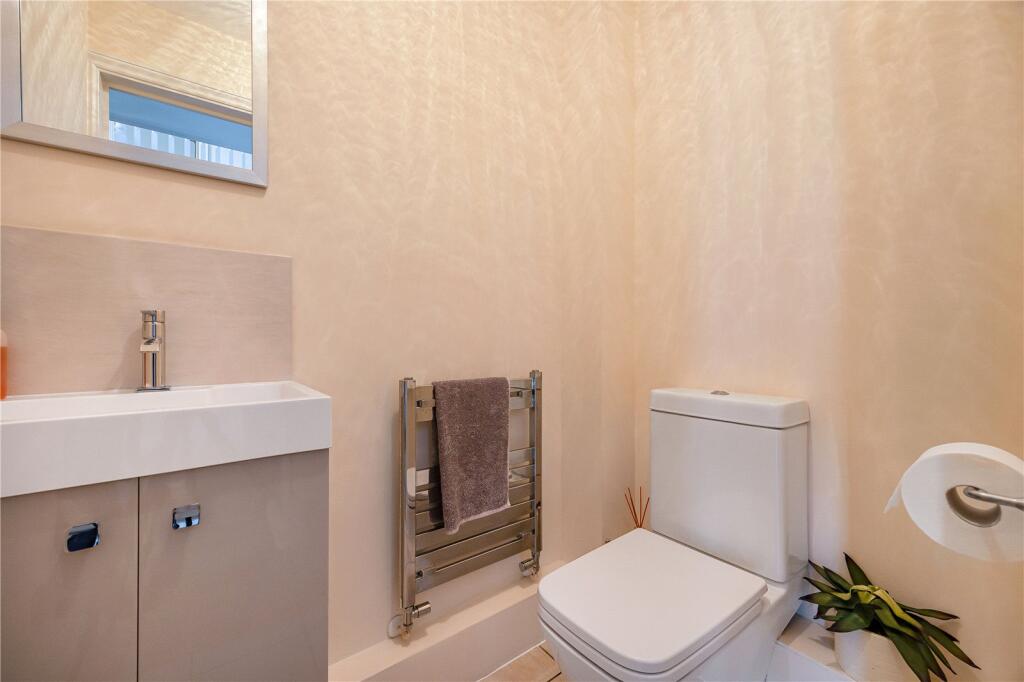 House in Three Mile Cross, Shinfield - View 5