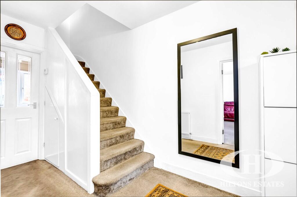 House in Twickenham - More