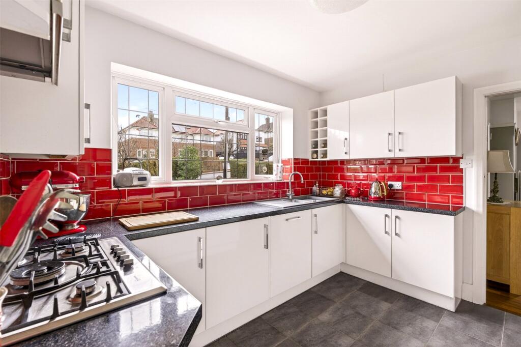 House in Worthing, Salvington - More
