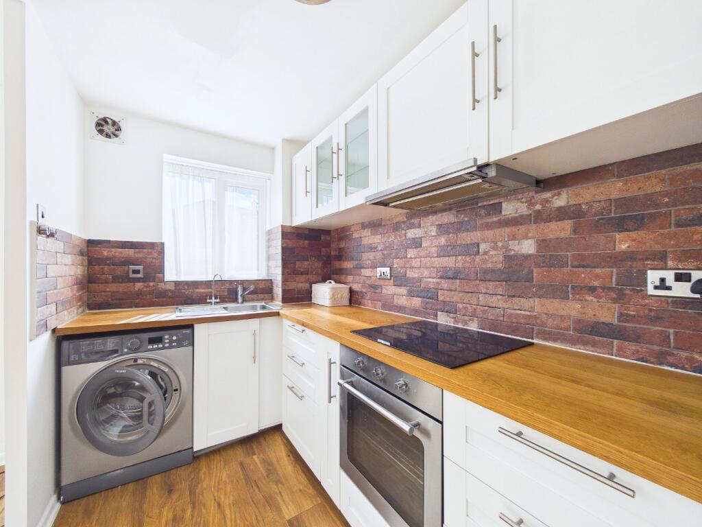 Apartment in Romford - View 4