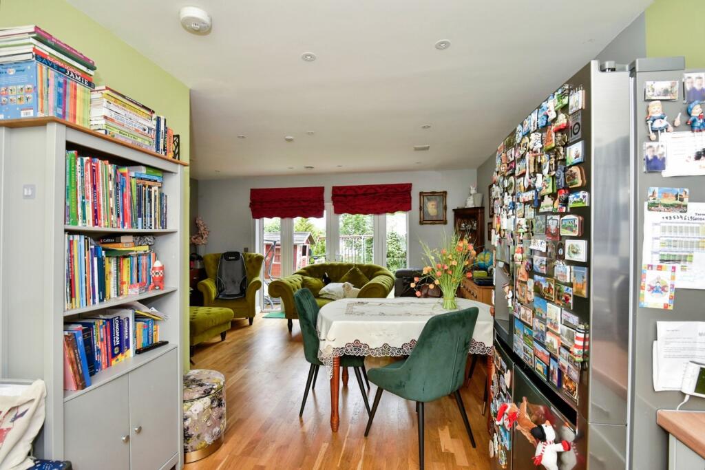 House in Chatham, Medway - View 4
