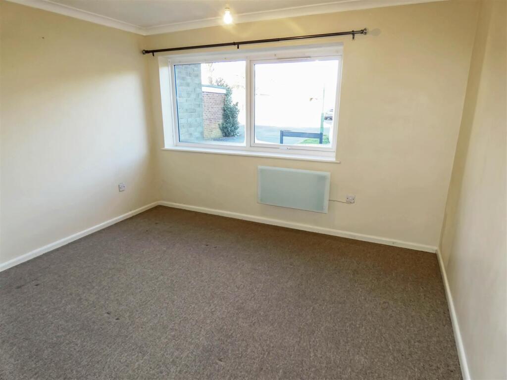 York Gardens, York Road, Littlehampton photo 5