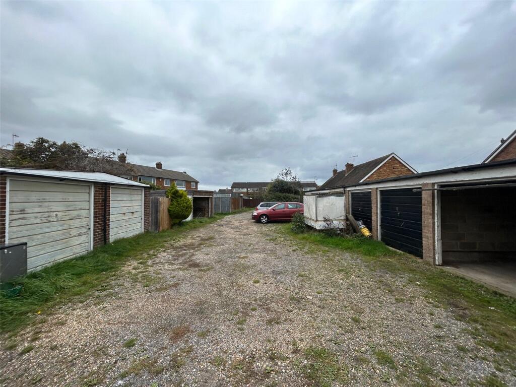 Kings Close, Lancing, West Sussex, BN15 photo 3