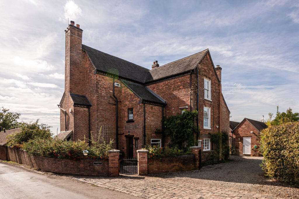 Main image of property: Yarnold Lane, Bournheath, Bromsgrove Worcestershire B61 9JG