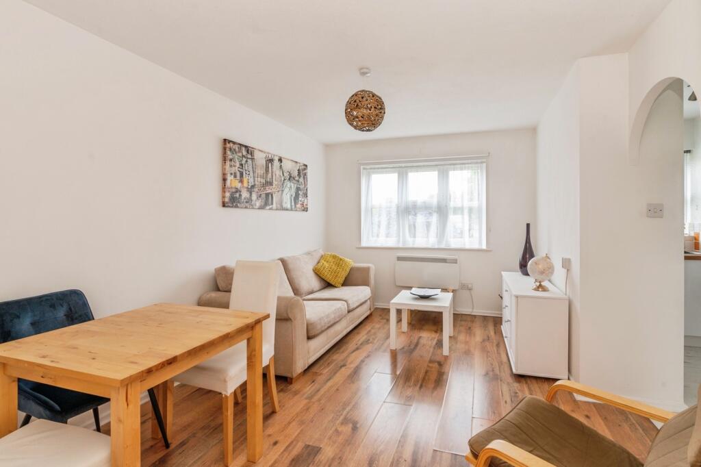 Ferro Road, Rainham, RM13 photo 2