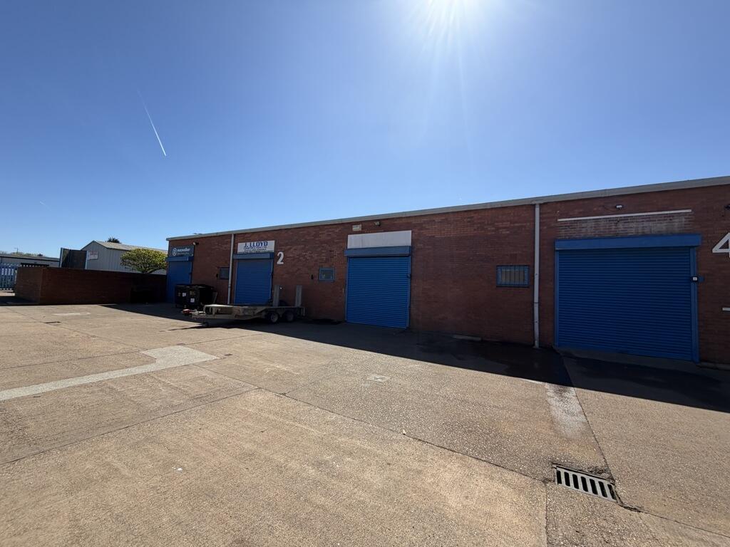 Main image of property: Unit 3 Spencer Industrial Estate , Copenhagen Road , Hull, East Yorkshire , HU7 0XQ